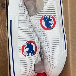 Chicago Cubs Row One pinstripe sneaker Womens size 9 Mens size 7.5